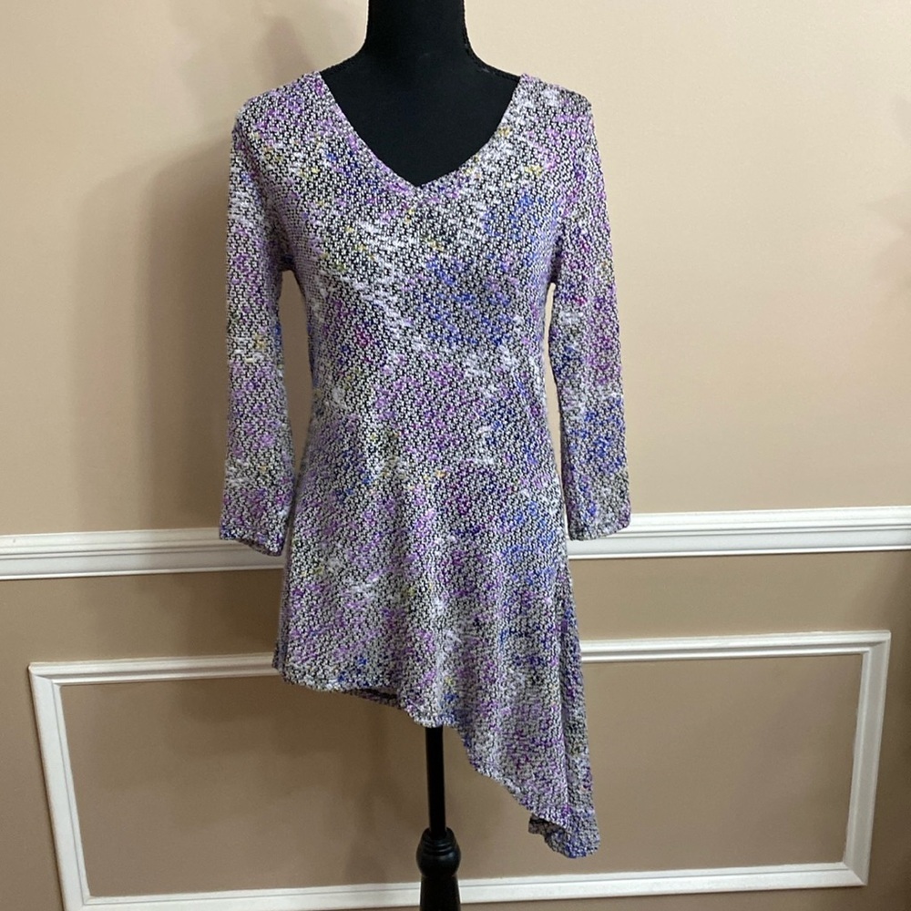 Attitudes by Renee A Symmetrical Top P2P 18” EUC